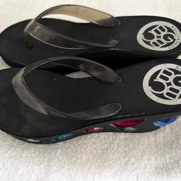 BCBGeneration Black w/ Rainbow Jewels Sandal Wedges 7M PRE-OWNED - Picture 1 of 8